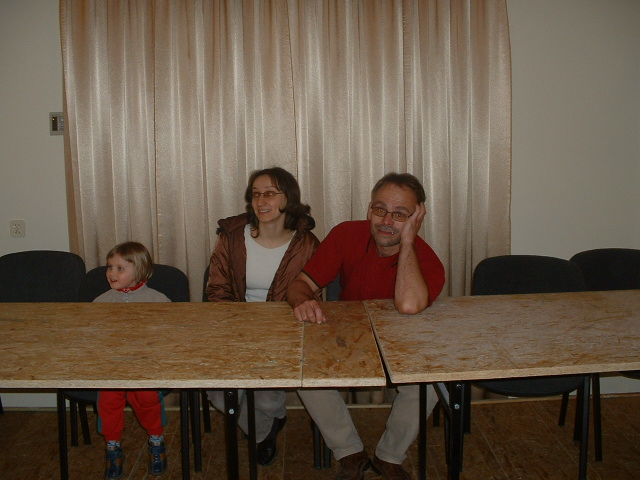 Surowy stol prezydialny